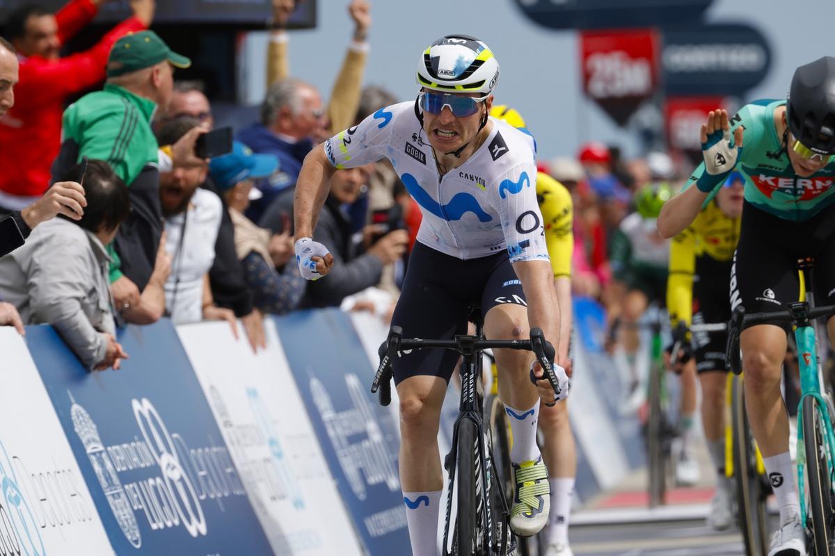 Detalle del pelotón en el sprint final de la segunda etapa del O Gran Camiño