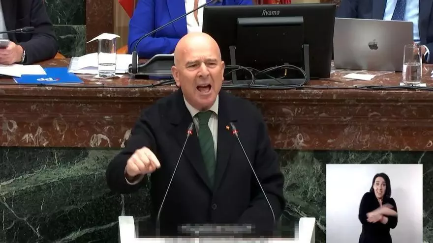 Escena del confesionario de Rosalía iluminada en el Palau de la Música Catalana