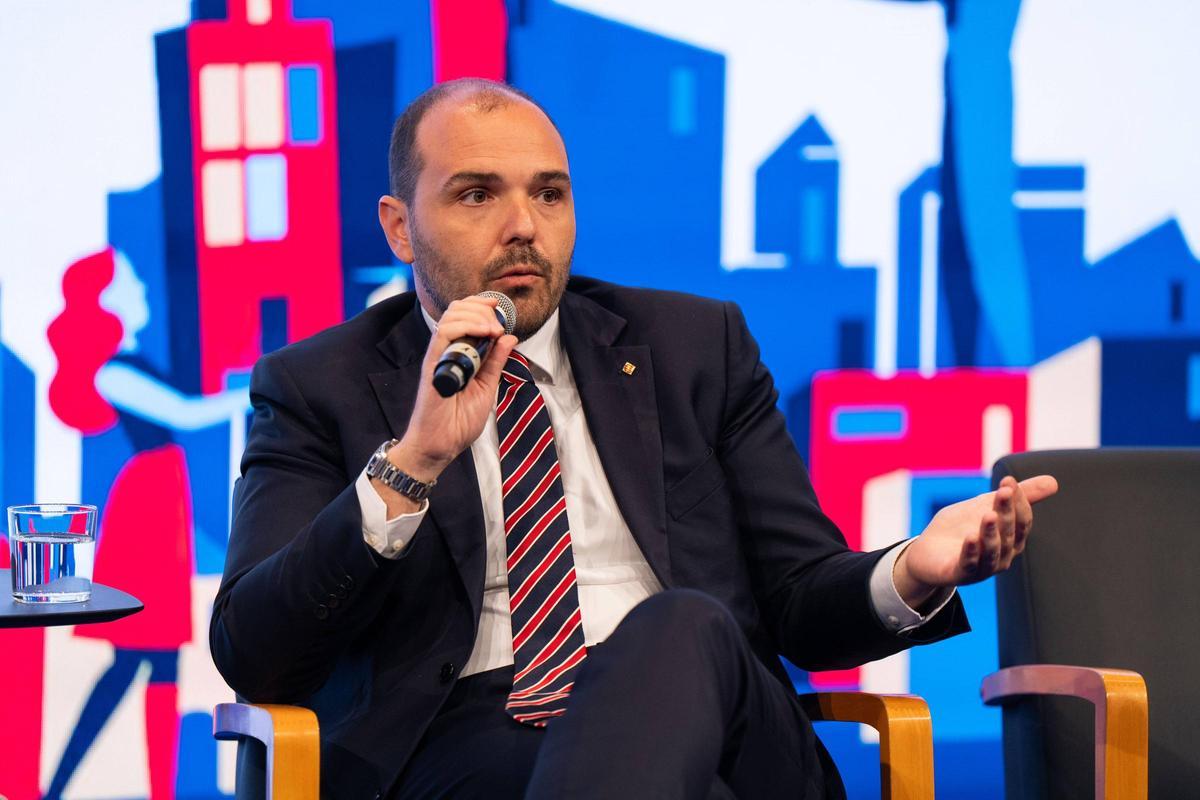 Cataluña amplía a 30.000 las plazas de catalán para inmigrantes regularizados