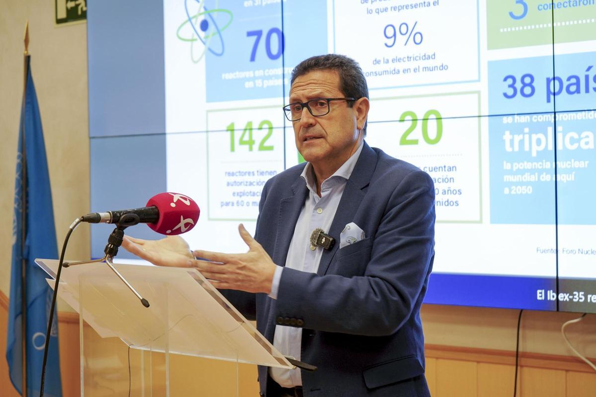 Vista aérea de la central nuclear de Almaraz con sus dos reactores