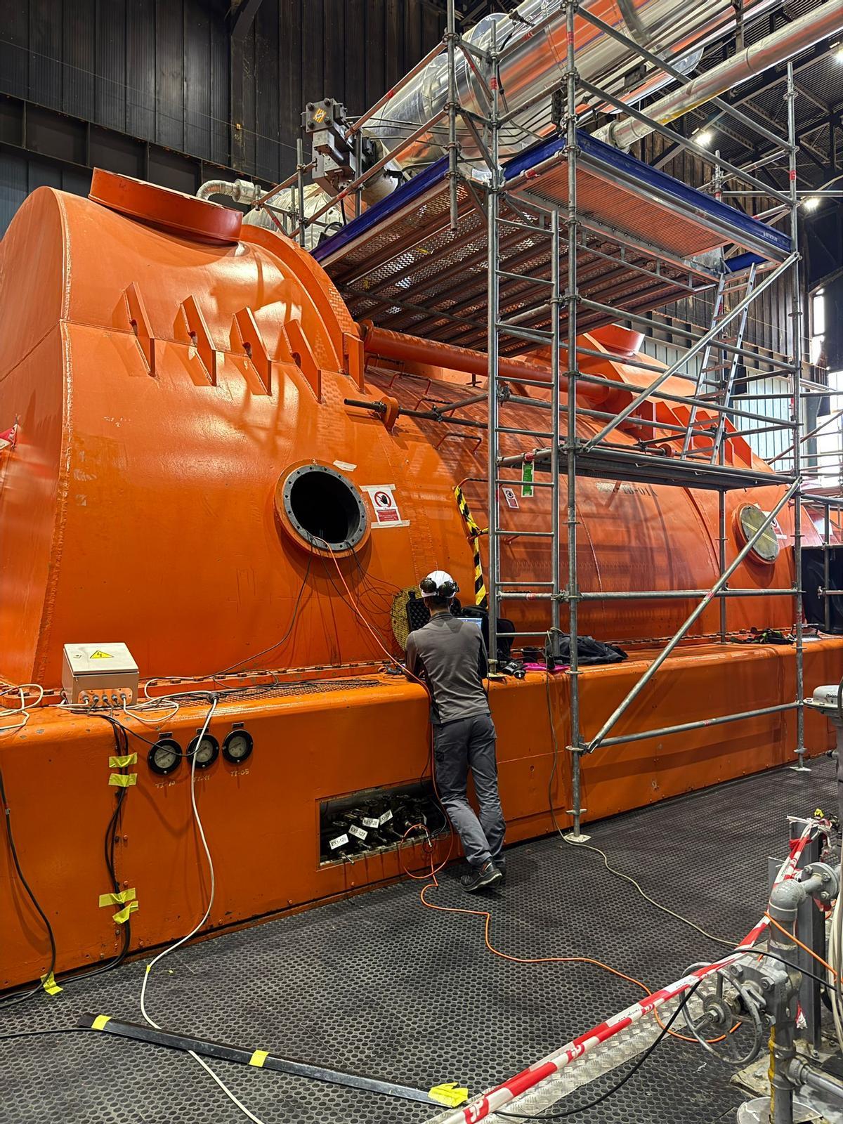 Detalle de los equipos de recarga en la Unidad I de Almaraz