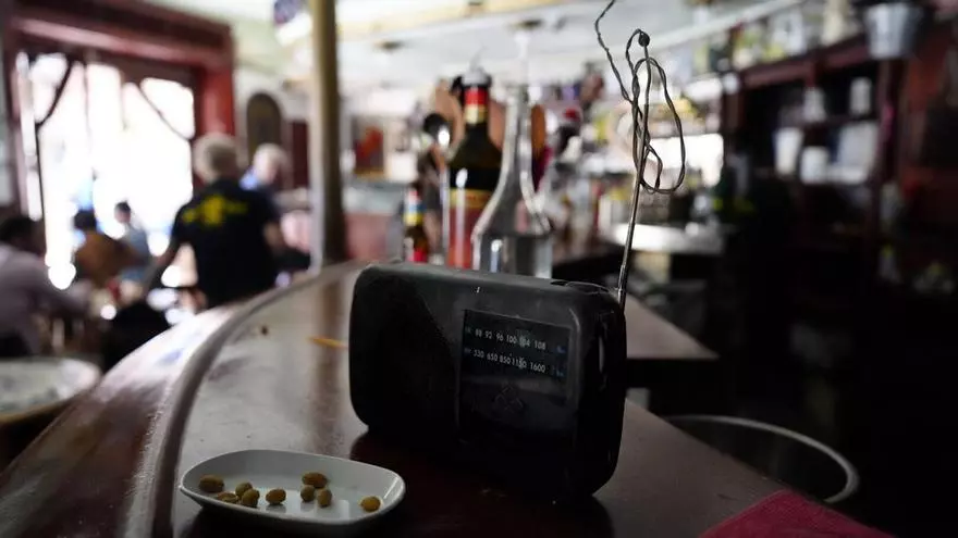 Ministra Elma Saiz anunciando la regularización extraordinaria