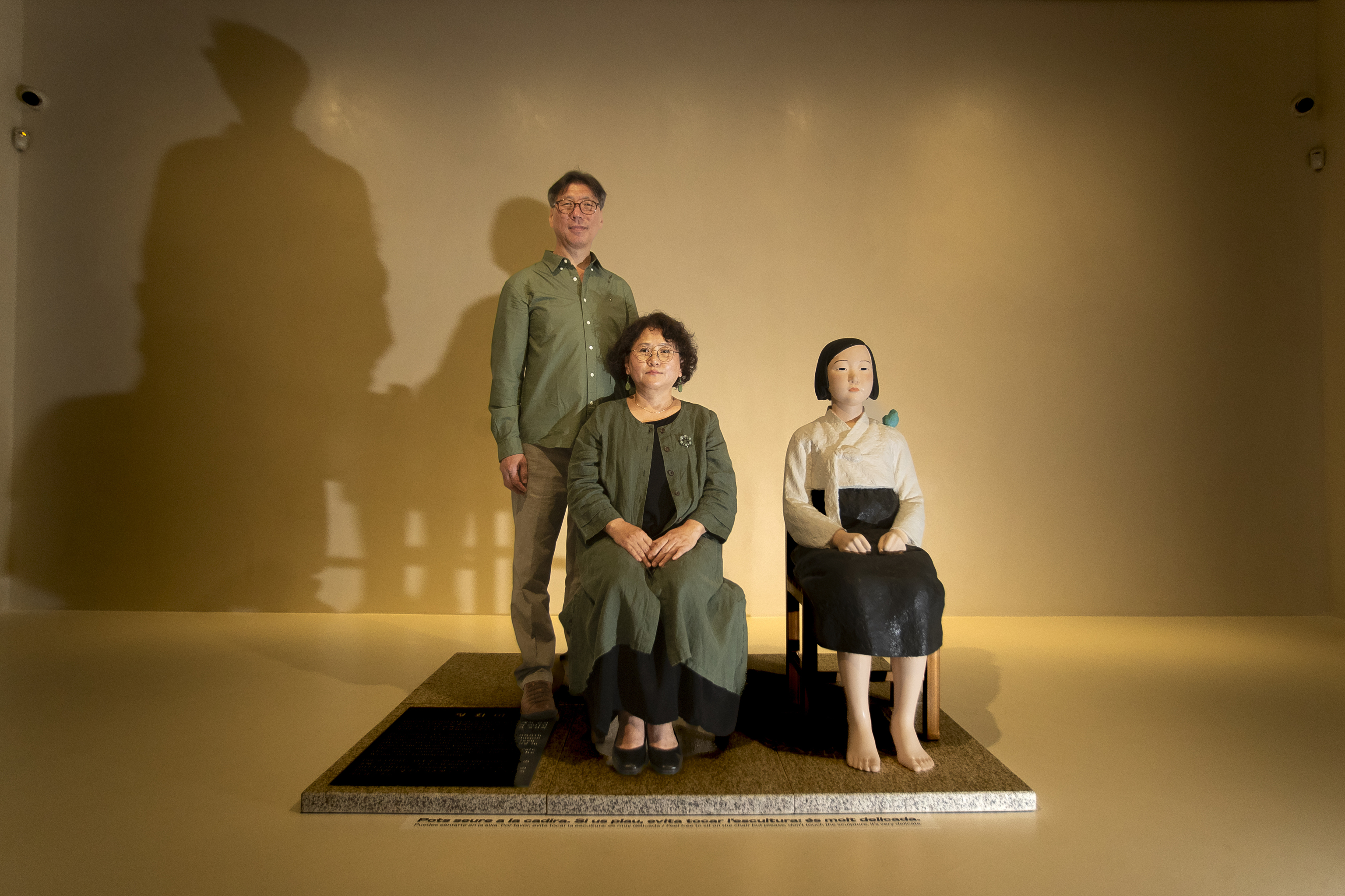 Escultura 'La chica de la paz' conmemorando 15 años