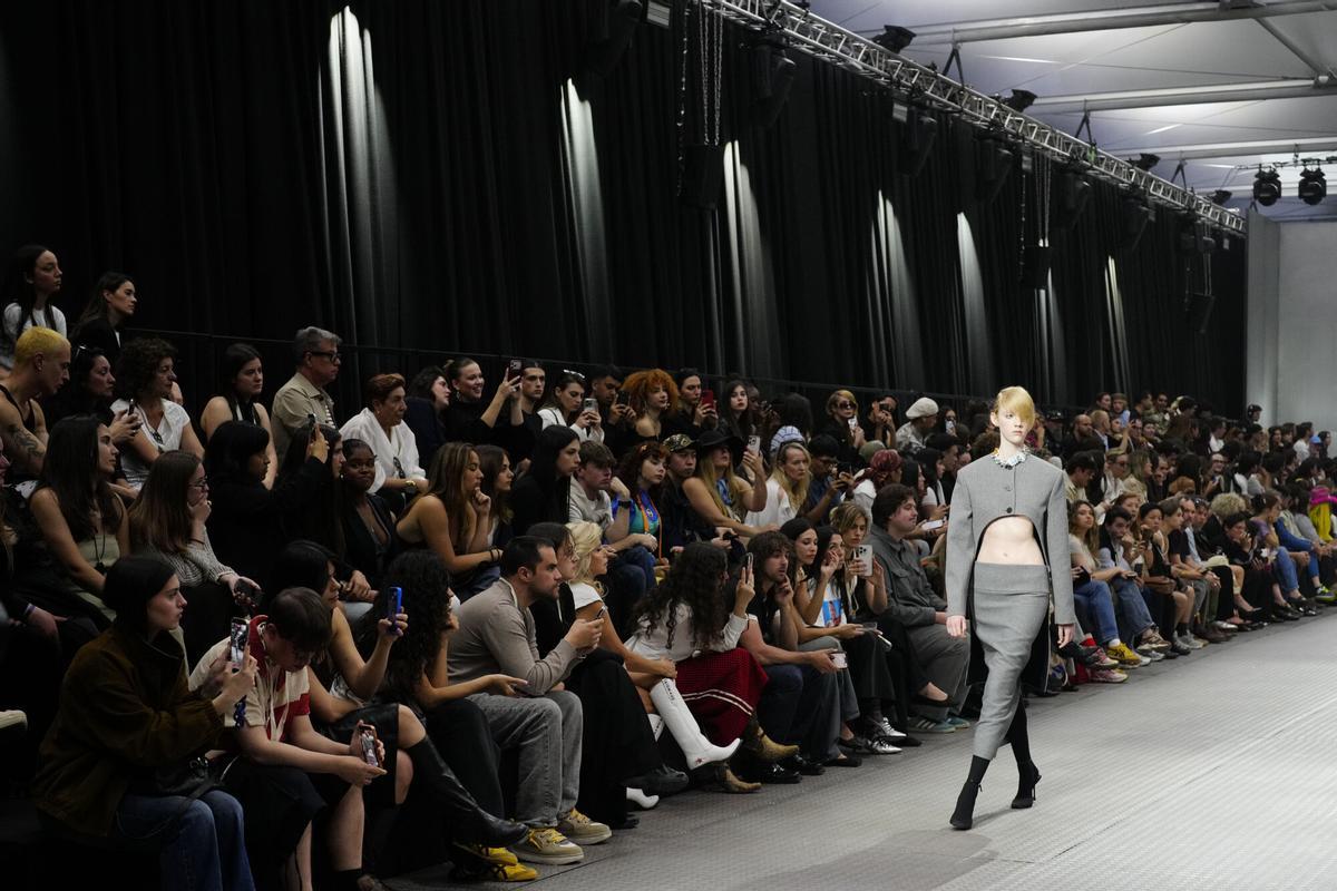 Desfile de la marca Reparto en la Rambla del Rompeolas, Port Vell, Barcelona