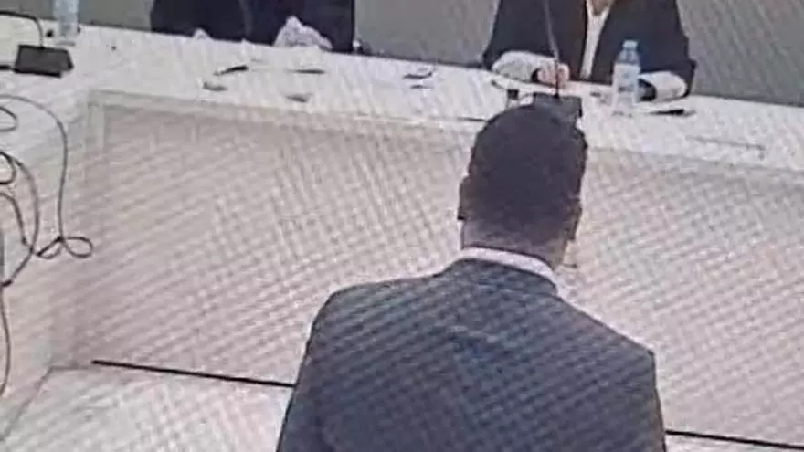 Mónica Oltra en la Plaza del Ayuntamiento de Valencia, 17 de abril de 2026, durante la rueda de prensa donde denunció el lawfare.