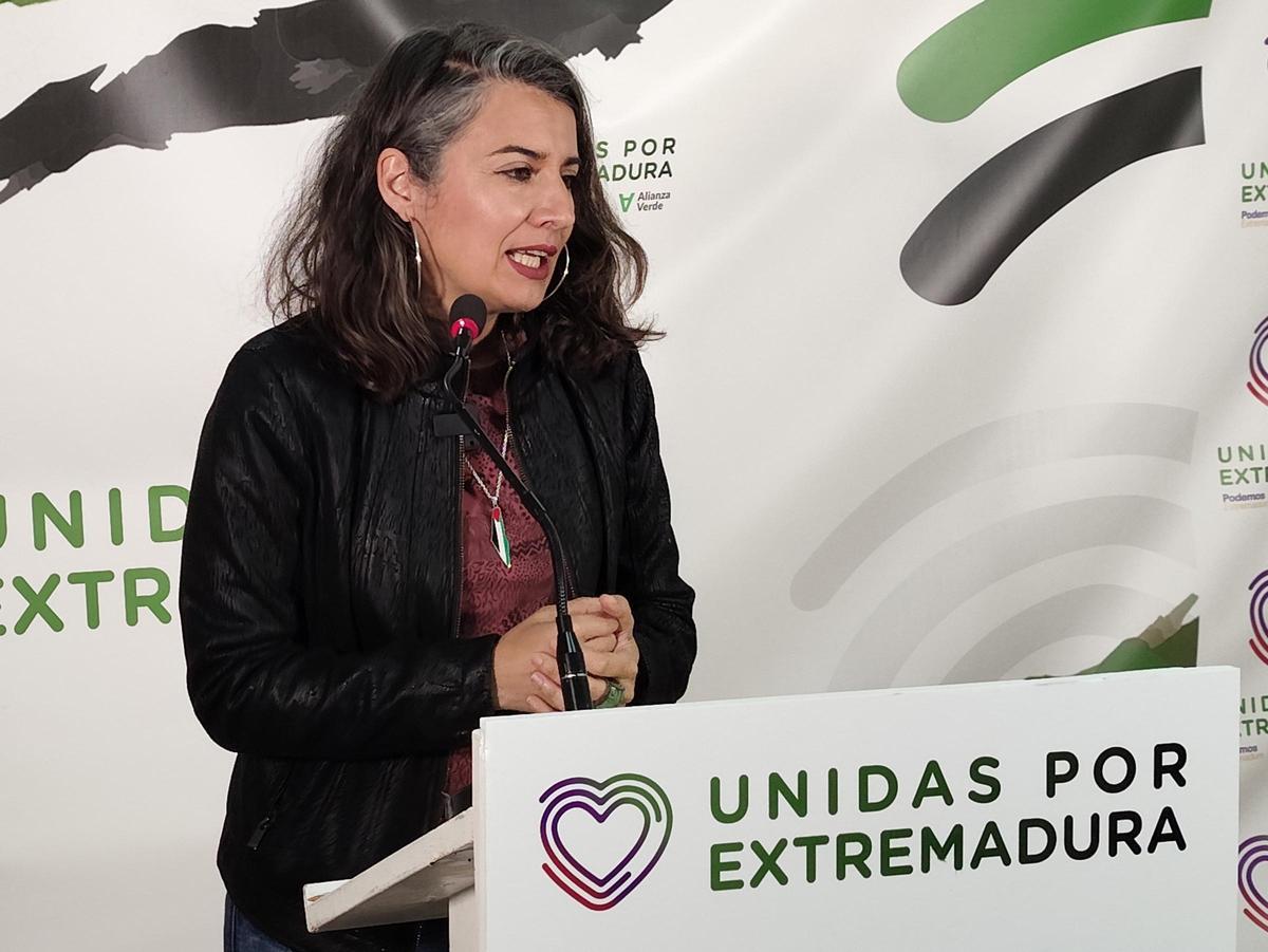Firma del acuerdo entre PP y Vox en la Asamblea de Extremadura