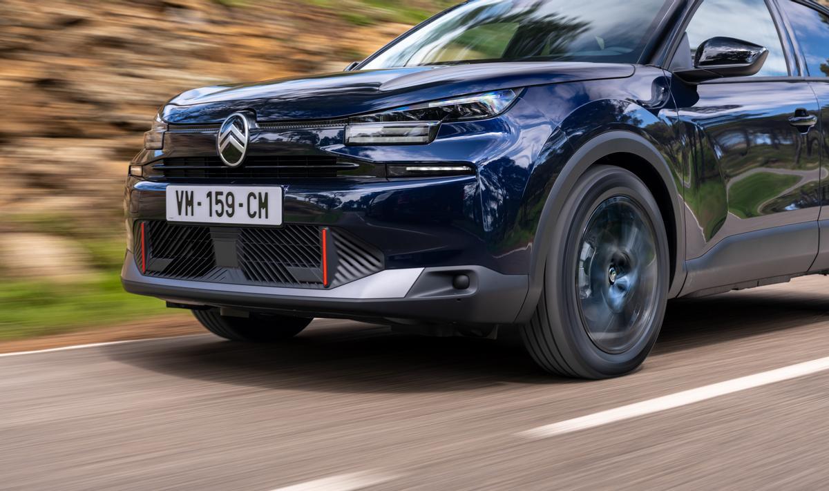 Citroën ë‑C4 y ë‑C4 X en la línea de montaje de Villaverde, Madrid