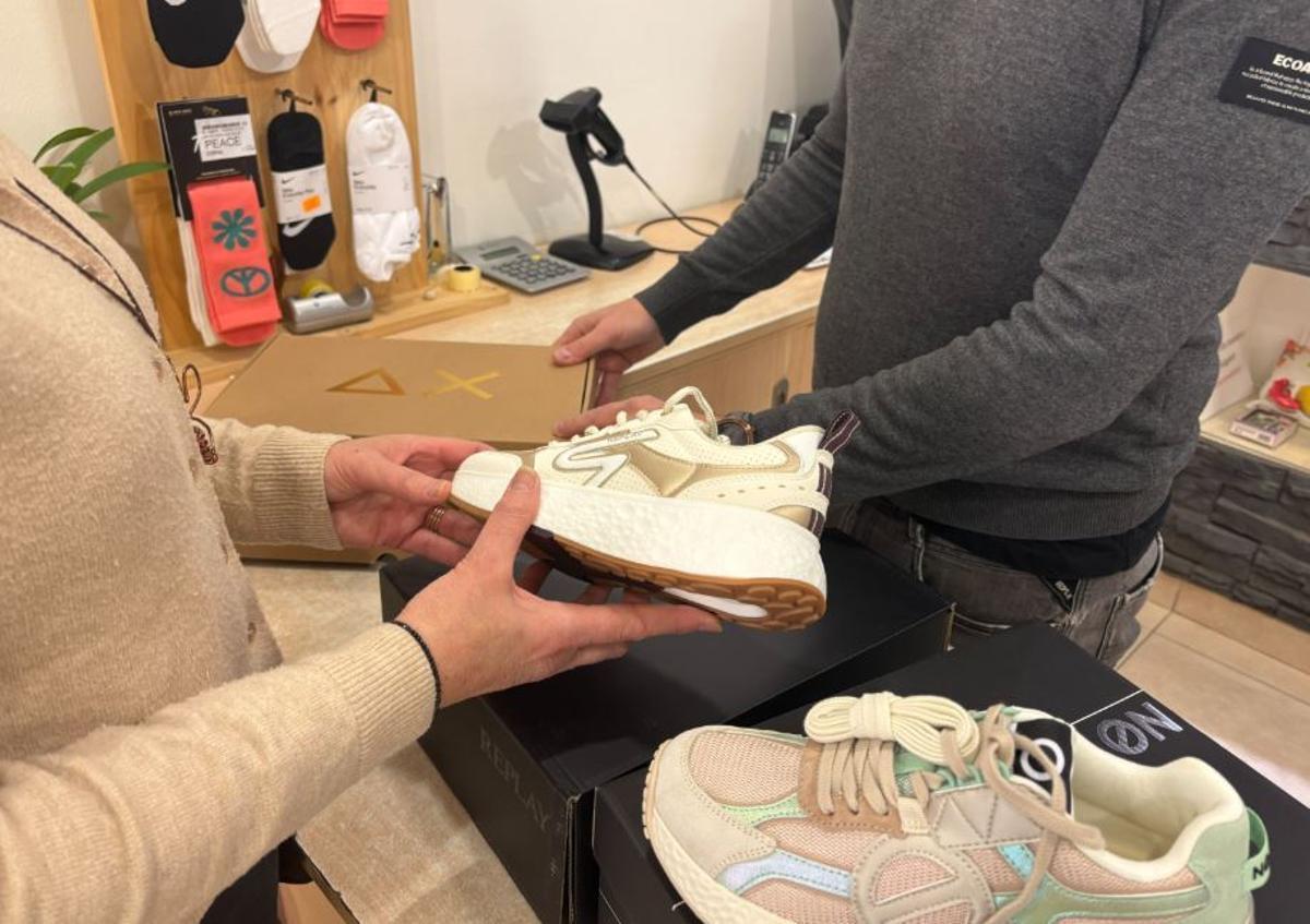 Zapatería de la Catalunya central con escasez de tallas pequeñas