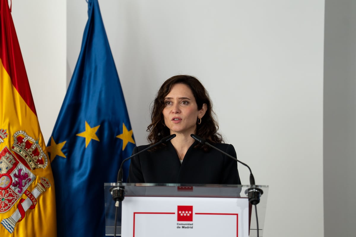 Ayuso defiende al alcalde de Móstoles mientras la Fiscalía impulsa diligencias por acoso