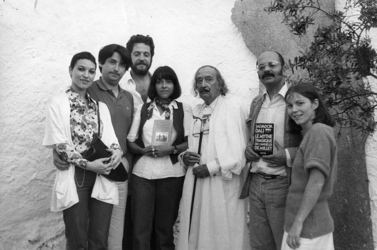 Beatriz de Moura junto a Óscar Tusquets y Salvador Dalí
