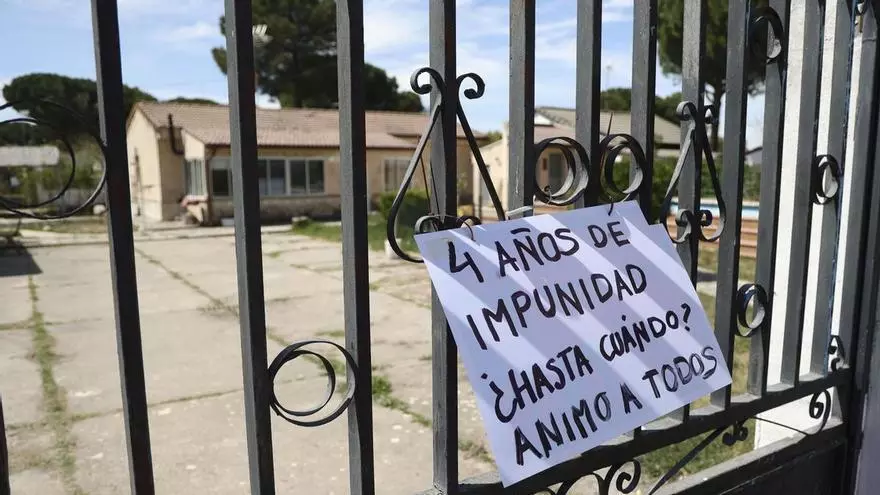 Foto del splashdown de la cápsula Orion con la tripulación de Artemis II