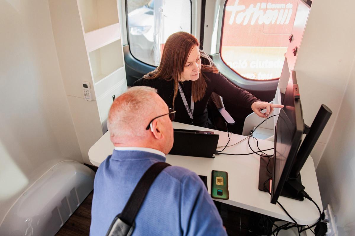 Oficinas móviles del Govern de Catalunya atendiendo a ciudadanos en zona rural