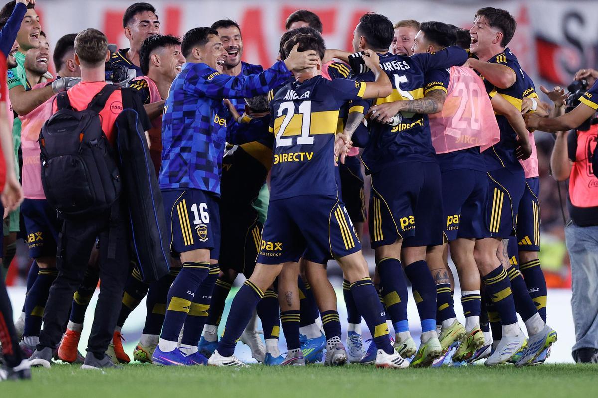 Leandro Paredes celebra el penalti convertido en el Monumental