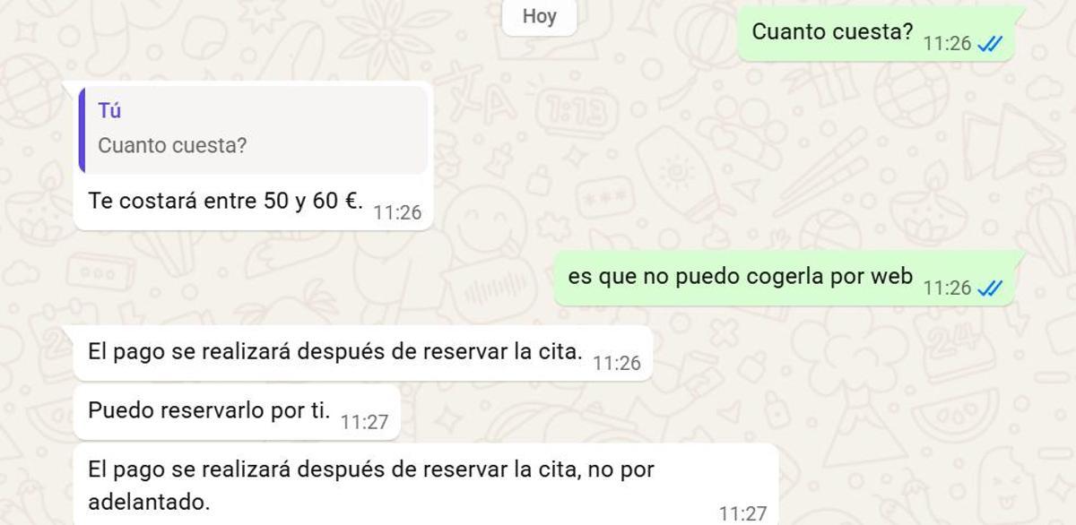 Multitud de inmigrantes esperando su turno en La Farga de L'Hospitalet para la regularización migrante