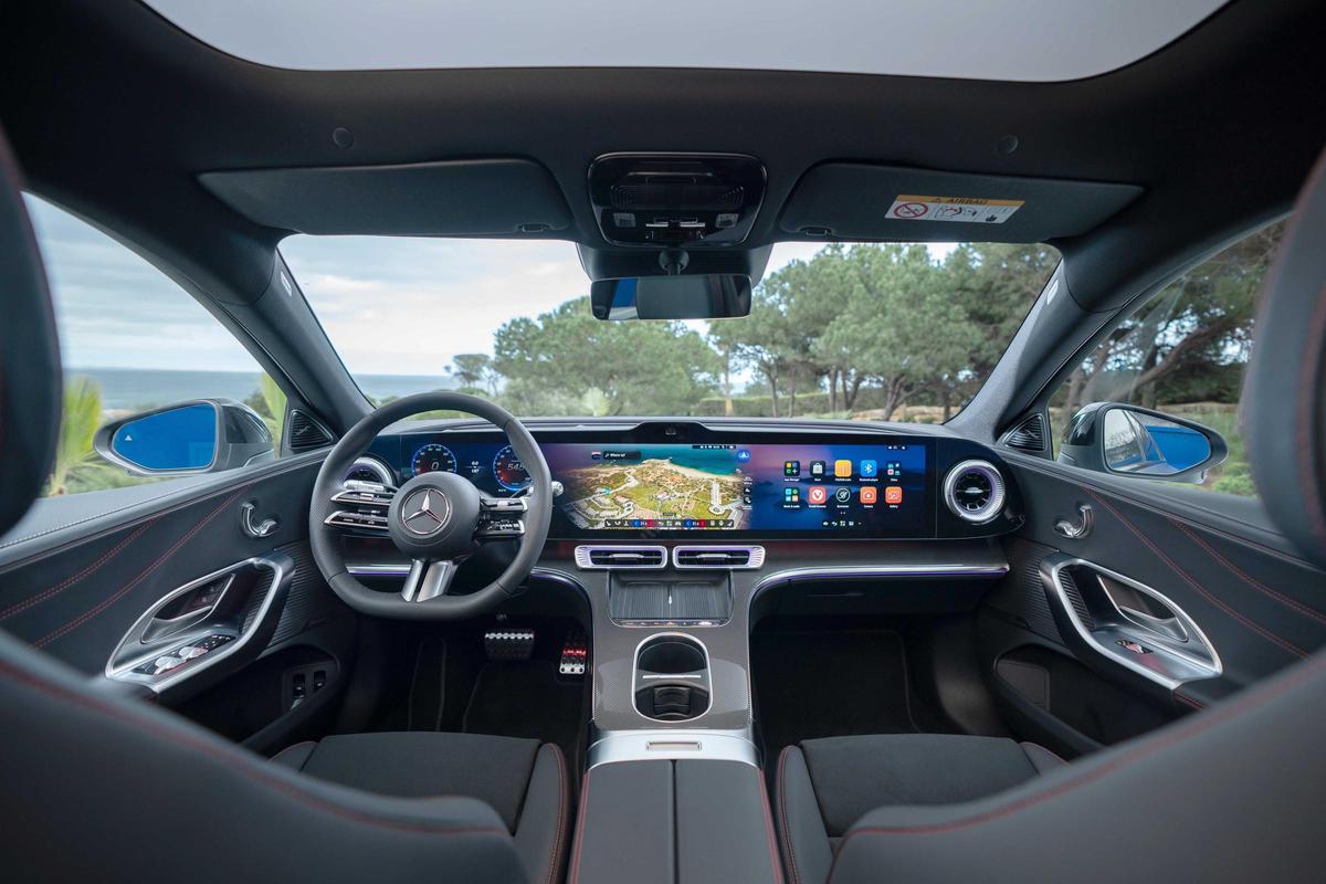 Mercedes‑Benz Clase C eléctrico, vista lateral con diseño aerodinámico