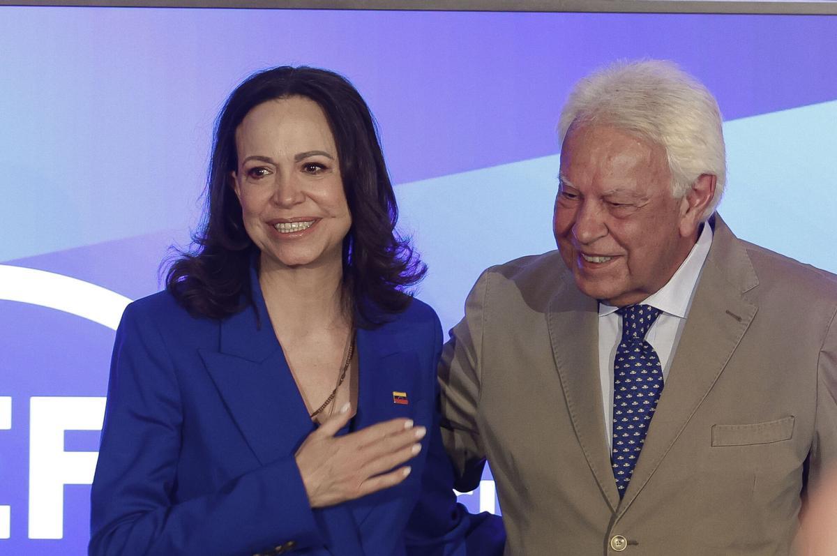 María Corina Machado hablando en el desayuno del Fórum Europa en Madrid