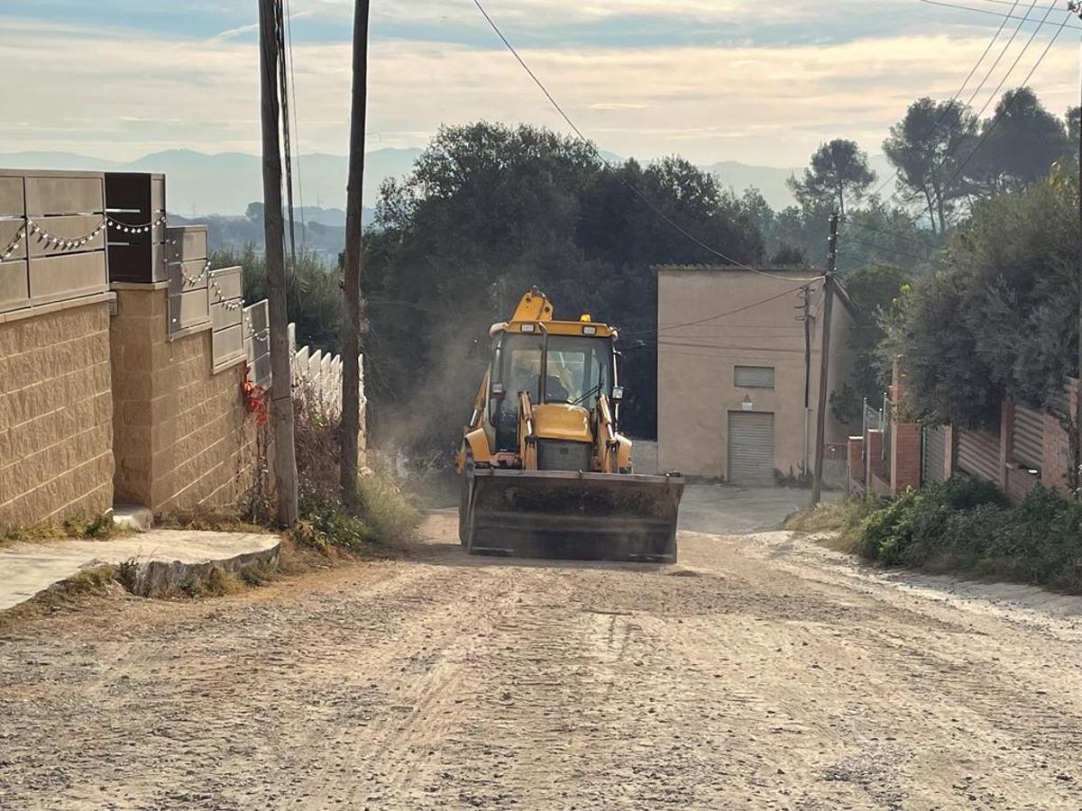 Vista aérea de una urbanización catalana sin servicios básicos
