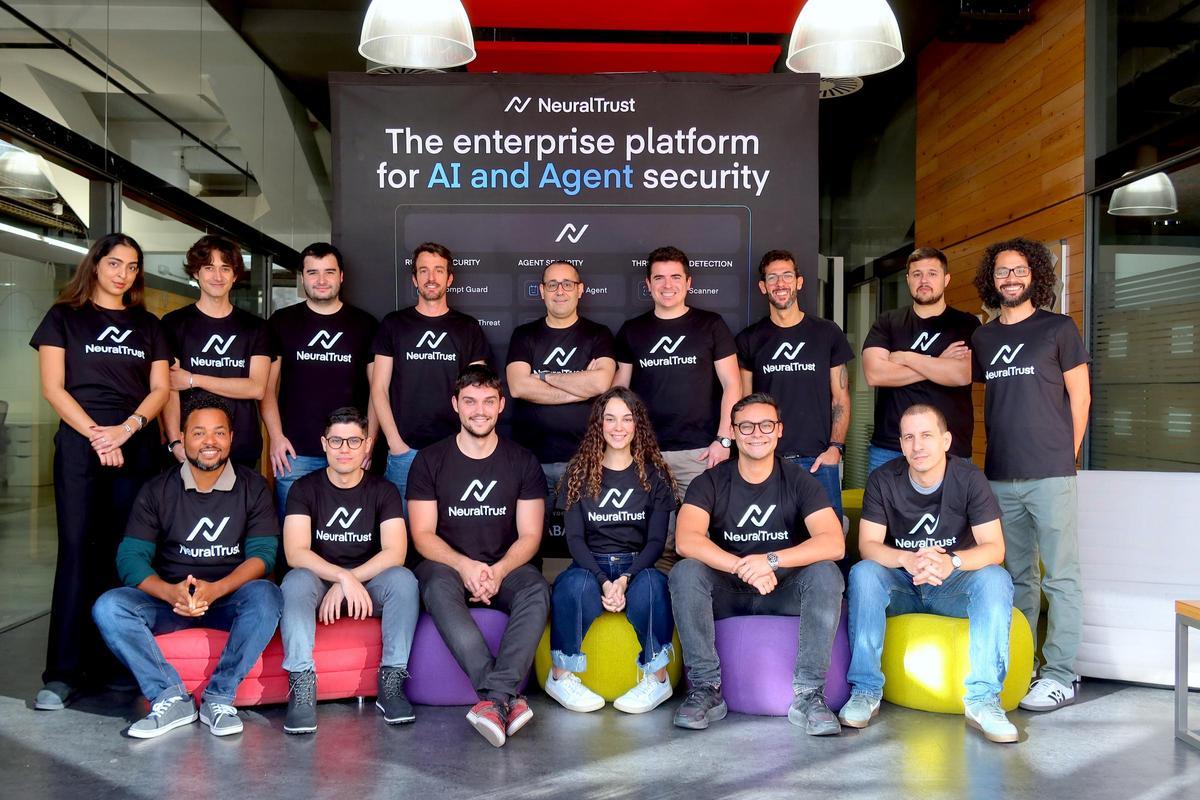 Equipo de Neural Trust trabajando en su oficina de Barcelona