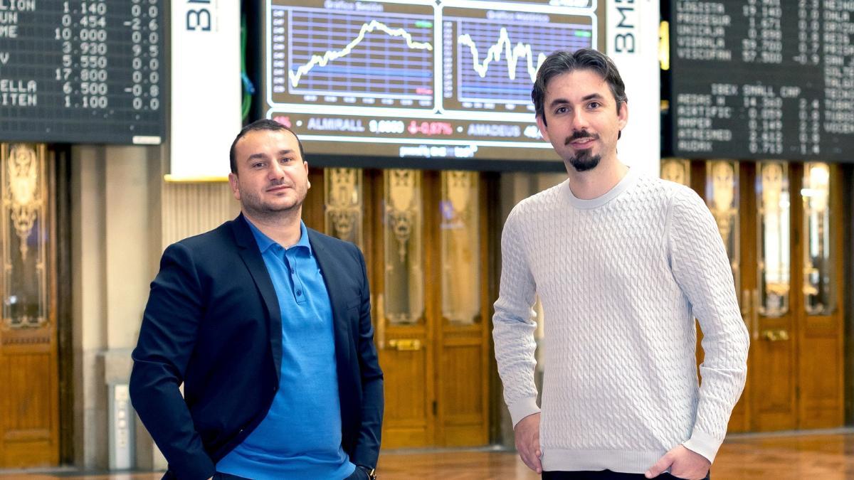 Captura de pantalla de la app Bit2Me Invest mostrando opciones de cripto y acciones