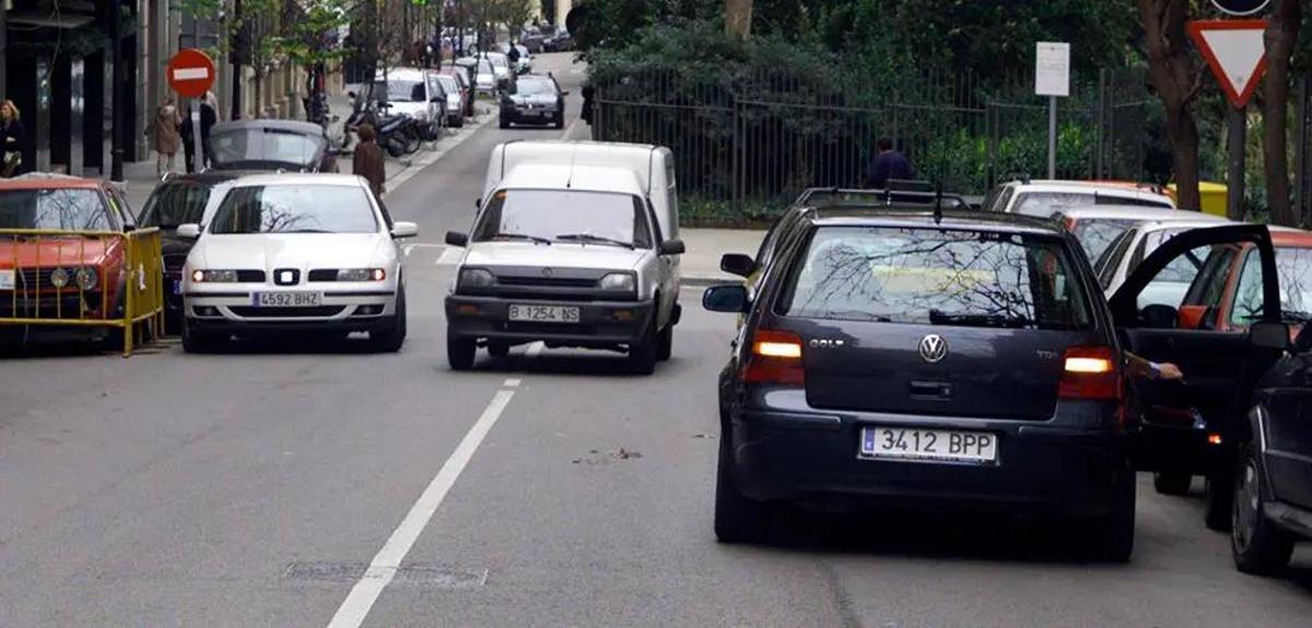 Comparativa de costes por 100 km entre coche eléctrico, gasolina y diésel