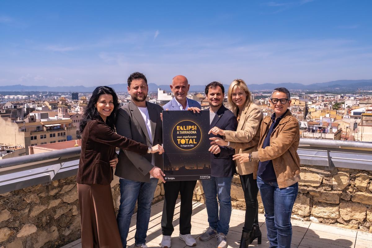Vista del Moll de Costa en Tarragona preparada para el eclipse solar