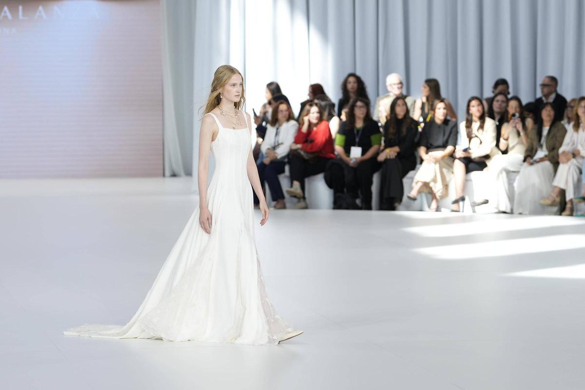 Fotografía de la pasarela de Mariano Moreno en la Barcelona Bridal Fashion Week, capturada por Ferran Nadeu
