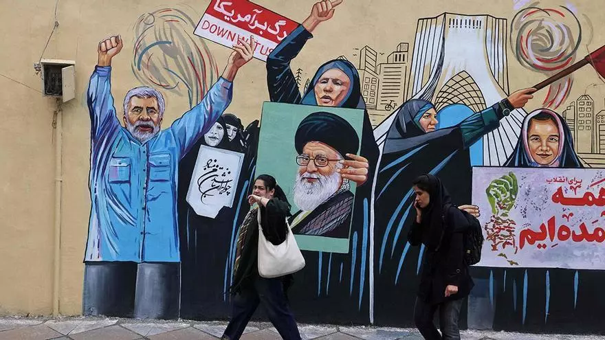 Rorcuales emergiendo en la costa del Garraf, vista desde la playa