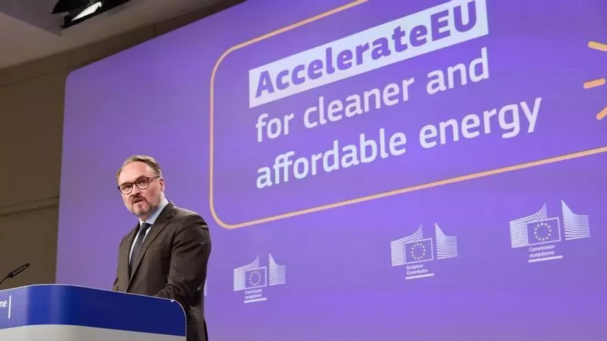Calle empedrada con masías de piedra en el casco histórico de Premià de Dalt