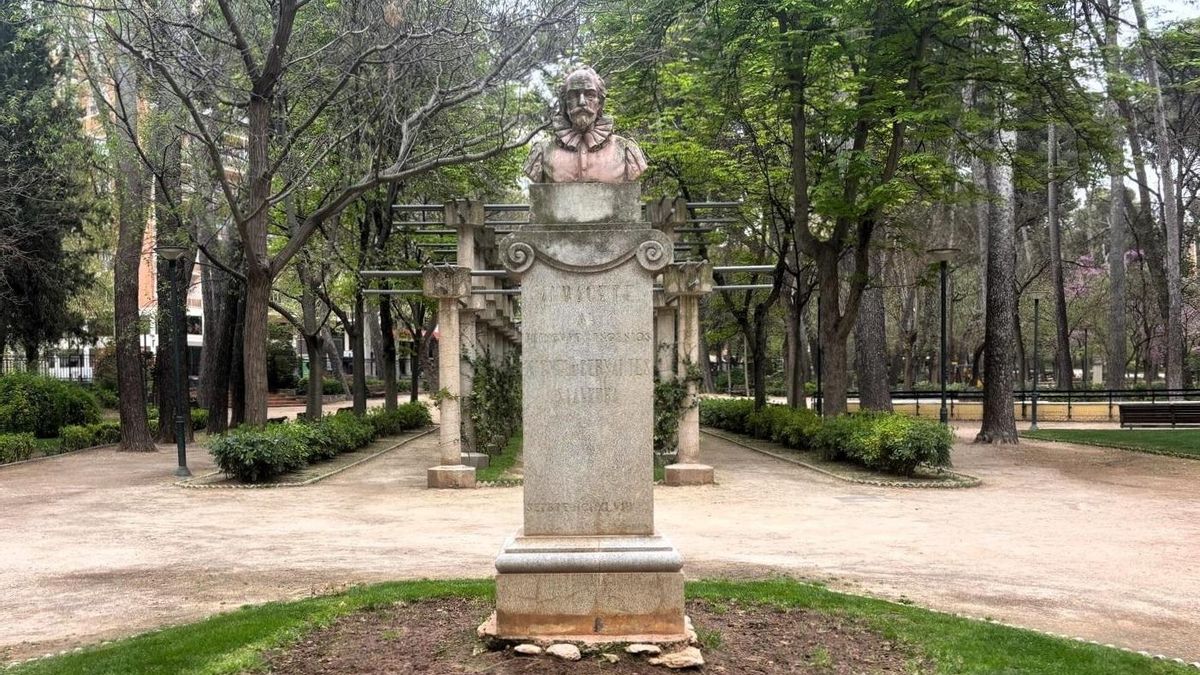 Cervantes vuelve al Parque Abelardo Sánchez: el busto que tardó 30 años en alzarse
