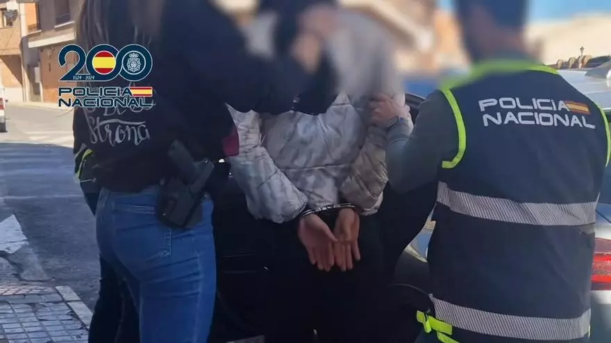 David Uclés firmando libros en una librería del centro de la ciudad