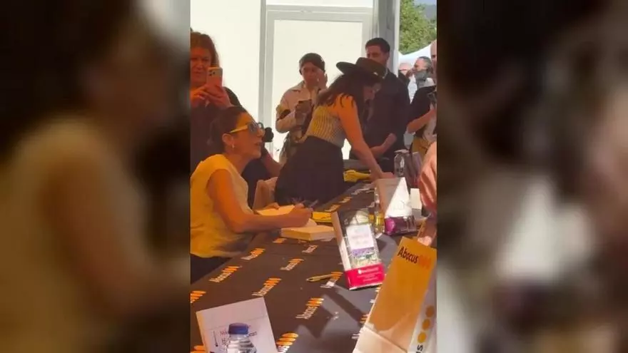 Doctor Ripoll revisando la condición física de Lamine Yamal