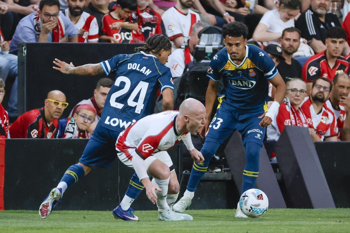 Portero del Espanyol deteniendo el penalti de Kike García