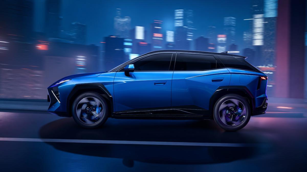 Omoda 4 exhibido en el Beijing Auto Show 2026, resaltando su diseño Cyber mecha