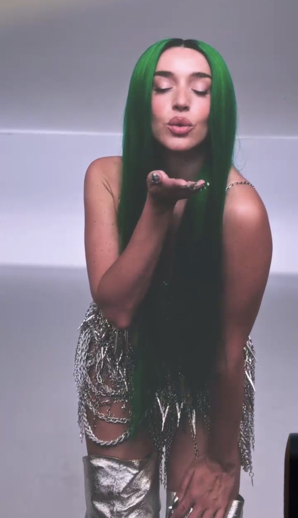 Álvaro Machero mostrando la falda metálica en Lamine Yamal