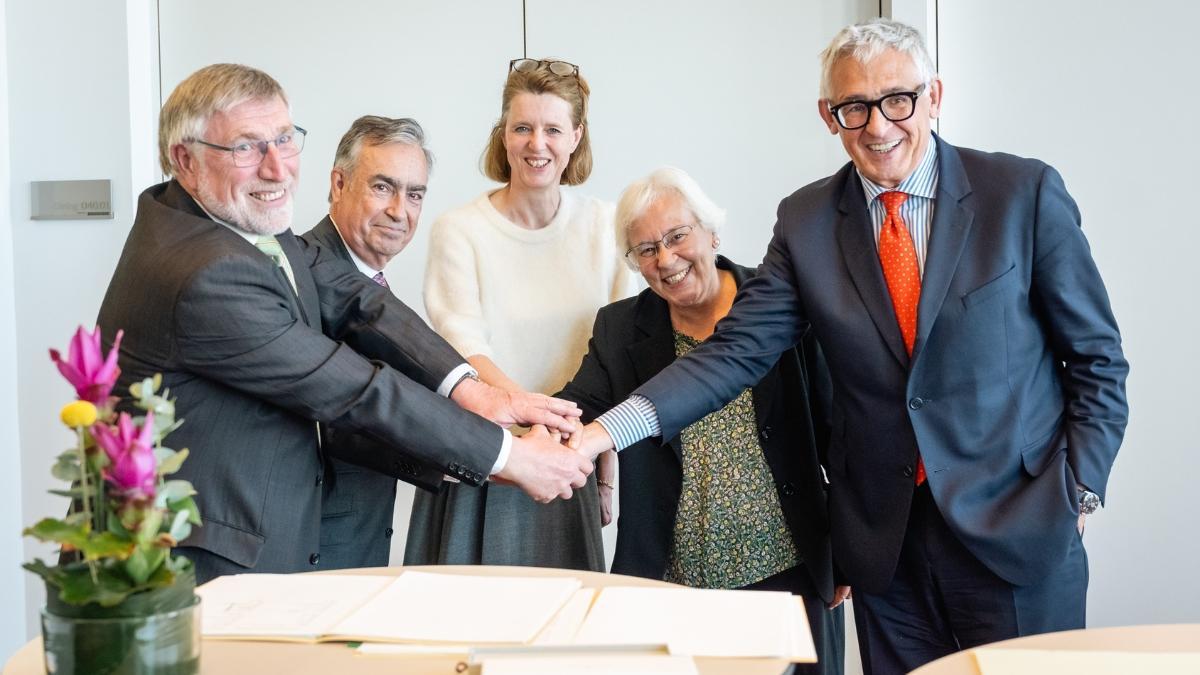 Imagen de la firma de acuerdos del BCE con ECPC, nexo standards y Berlin Group para el euro digital