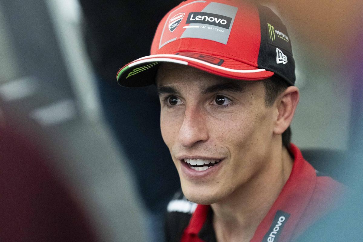 Vista panorámica del circuito de Jerez con motos en plena acción