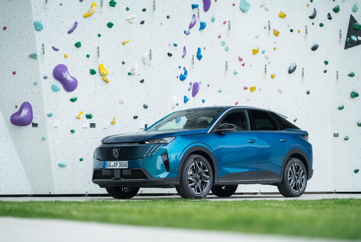 Detalle del motor y batería del Peugeot 3008 Plug‑in Hybrid