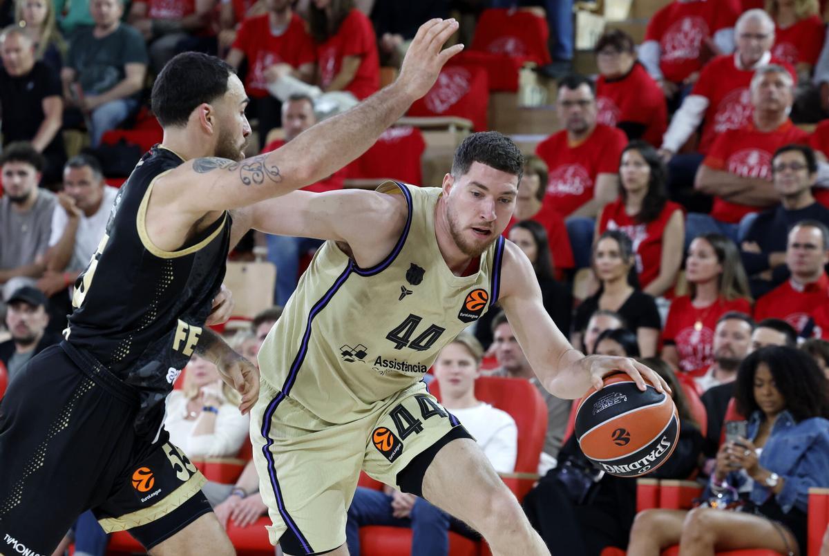 Jugadores del Mónaco celebran su victoria 79‑70 sobre el Barça en el play‑in de la Euroliga