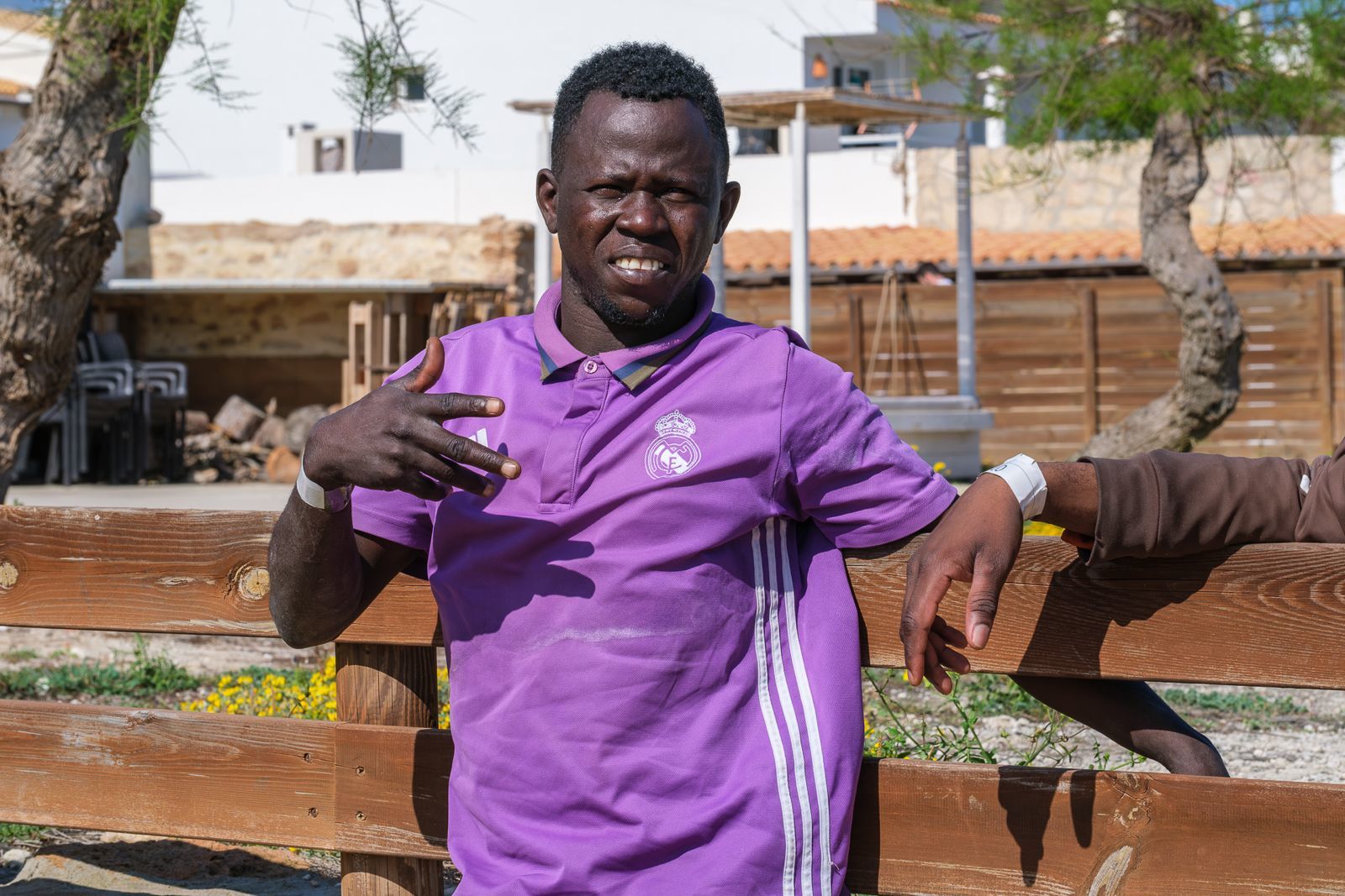 Joven gambiano Yaya Coley recién llegado a Formentera en una patera, bajo el faro de la Mola