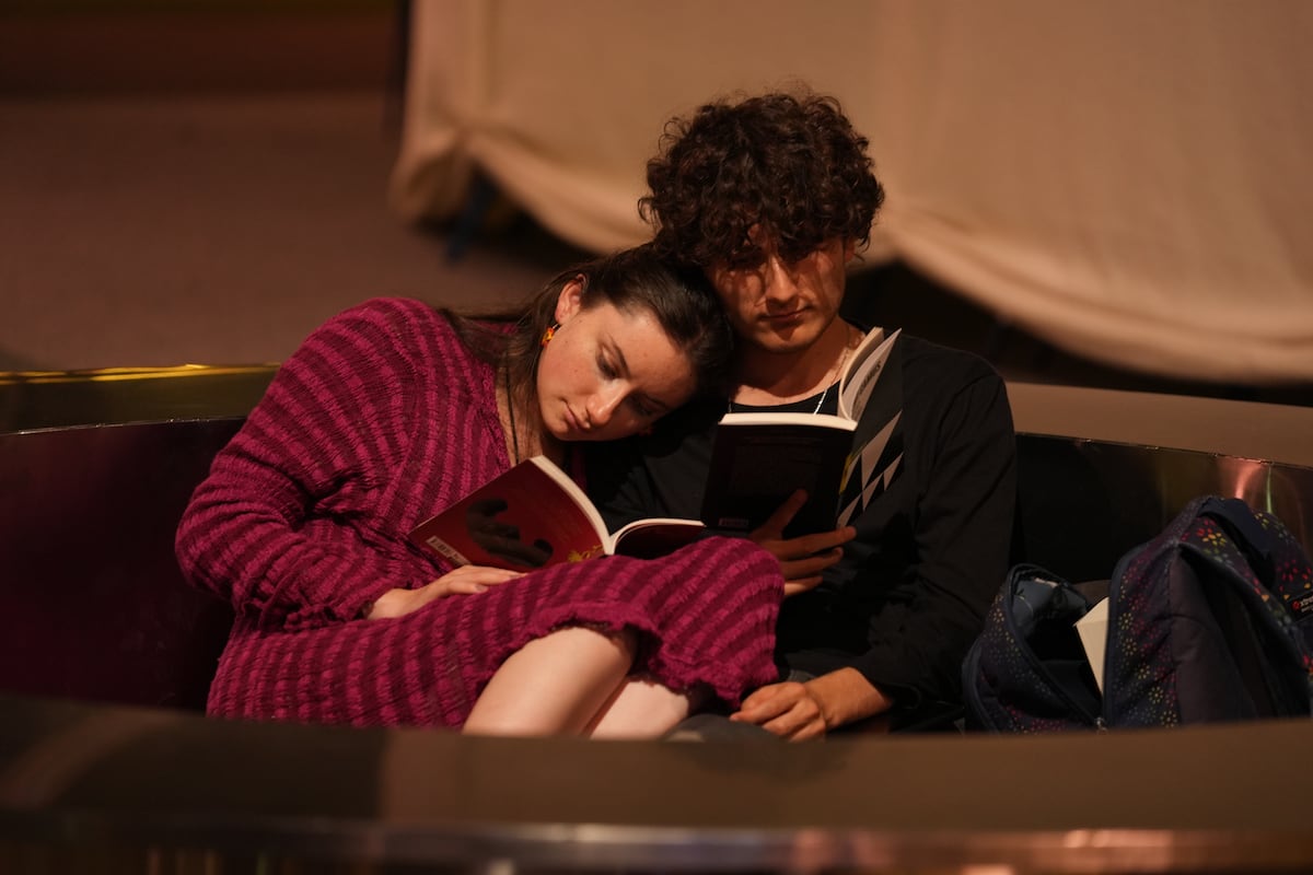 Autor X termina su novela y duda en publicarla