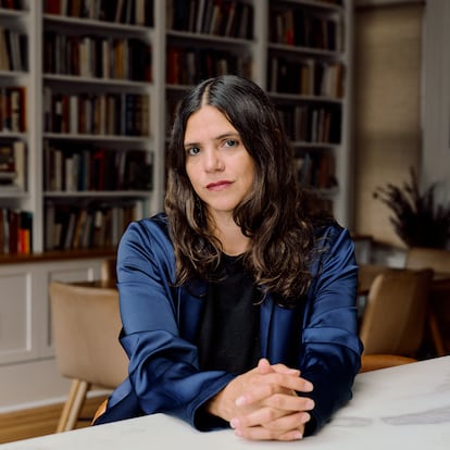 Valeria Luiselli en el Café Gijón, Madrid, durante la presentación de su nueva novela