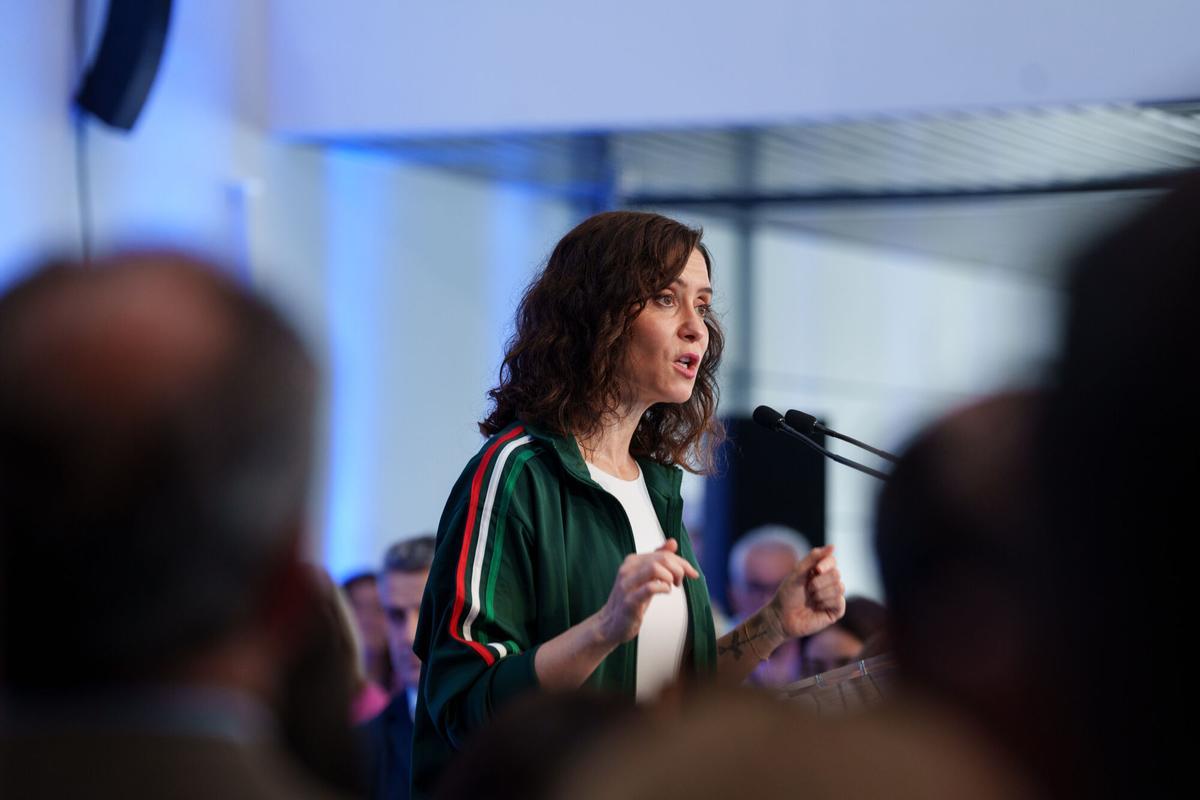 Isabel Díaz Ayuso clausurando la jornada Entre Distritos del PP de Madrid