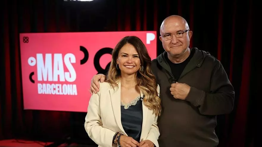 Pedro Sánchez y María Jesús Montero frente a la audiencia en el Auditorio de Córdoba