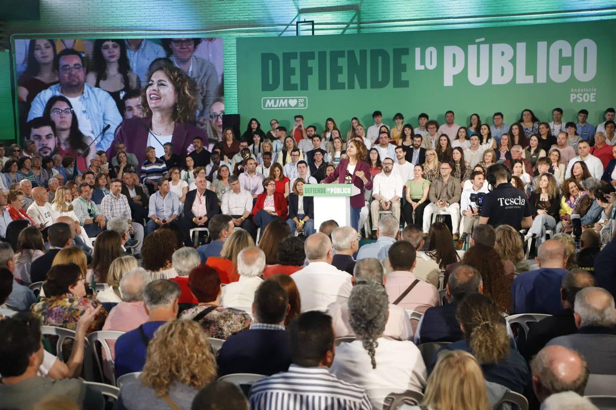 María Jesús Montero y Pedro Sánchez en el mitin del PSOE en Córdoba