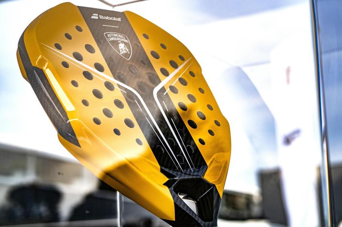 Seabob SE63 de Cayago con líneas y colores inspirados en Lamborghini