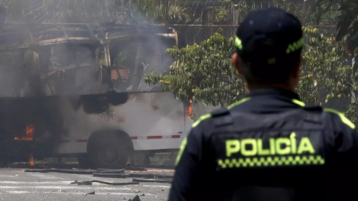 Bomberos de Ontinyent con lancha inflable