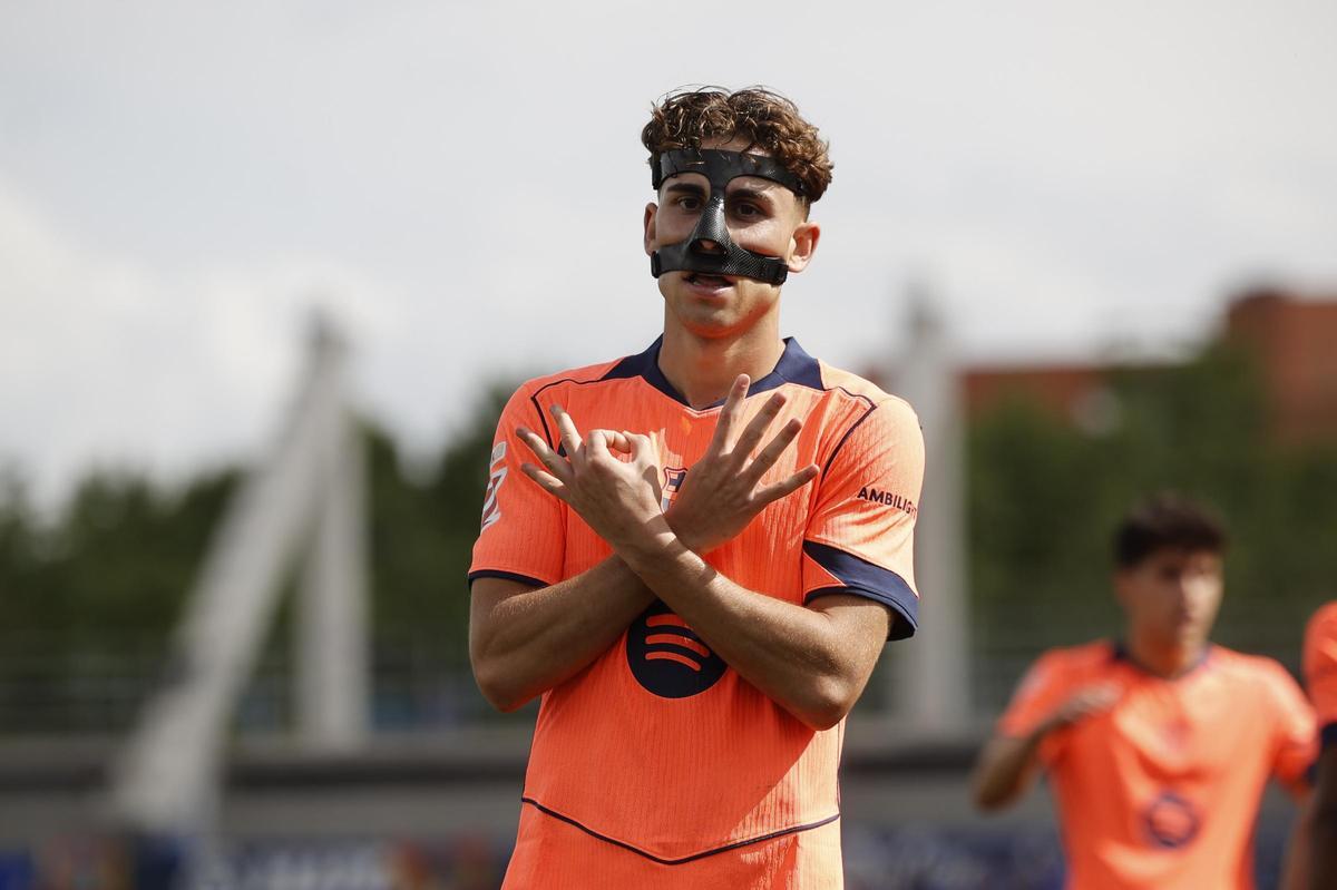 Hansi Flick sonríe antes del partido contra Getafe en el Coliseum Alfonso Pérez