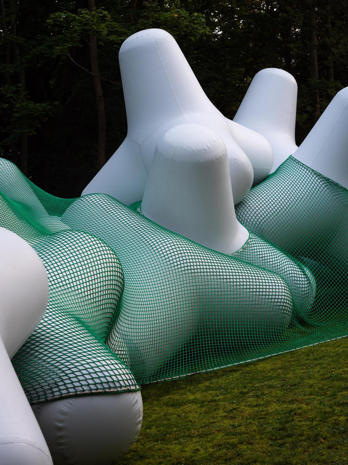 Instalación de la exposición (Super)Models en la Nave Una del Matadero