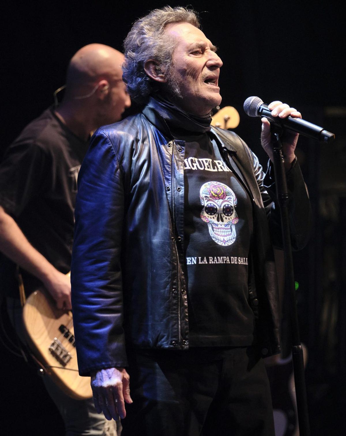 Miguel Ríos en el escenario del Teatro Cervantes, Málaga