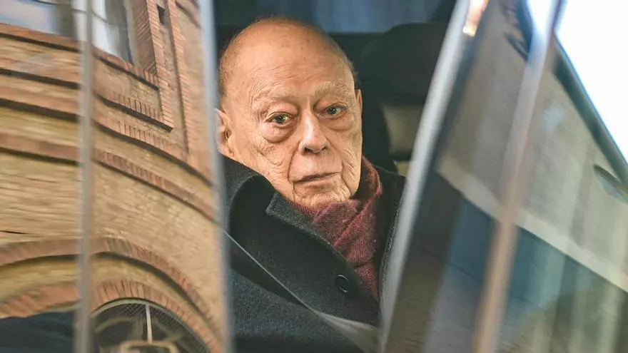 Captura aérea del misil impactando una embarcación sospechosa de narcotráfico en el Pacífico oriental